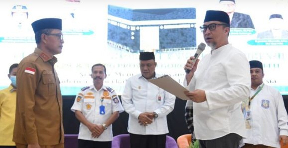 Kedatangan 390 Jemaah haji disambut Penjabat Sekda Provinsi Gorontalo, Budiyanto Sidiki di UPG di Asrama Embarkasi Haji Antara (Foto : Haris)