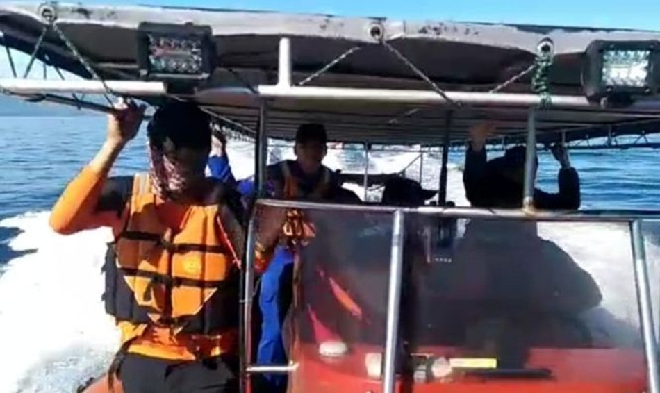Tim Basarnas Gorontalo melakukan pencarian terhadap dua nelayan Gorontalo yang dikabarkan hilang saat melaut di wilayah perairan Kotajin, Kecamatan Atinggola, Kabupaten Gorontalo Utara. (istimewa)