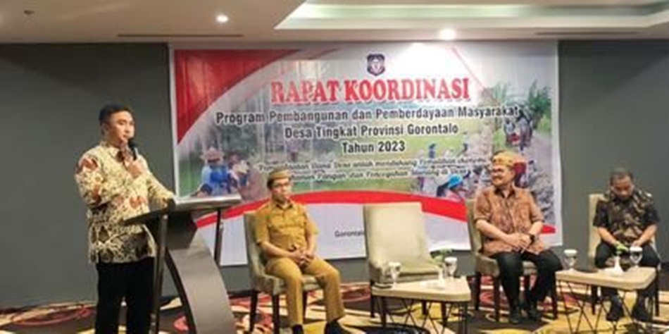 Penjabat Sekda Budiyanto Sidiki pemaparan Status Desa IDM pada Rapat  Koordinasi (Rakor) Program Pembangunan dan Pemberdayaan Masyarakat Desa, di Hotel Aston.(Fadil)