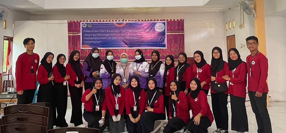 Mahasiswa UNG Profesi Kesehatan menjalani KKN di Desa Tapadaa Kecamatan Botumo Kabupaten Boalemo peduli kesehatan warga. (mail)