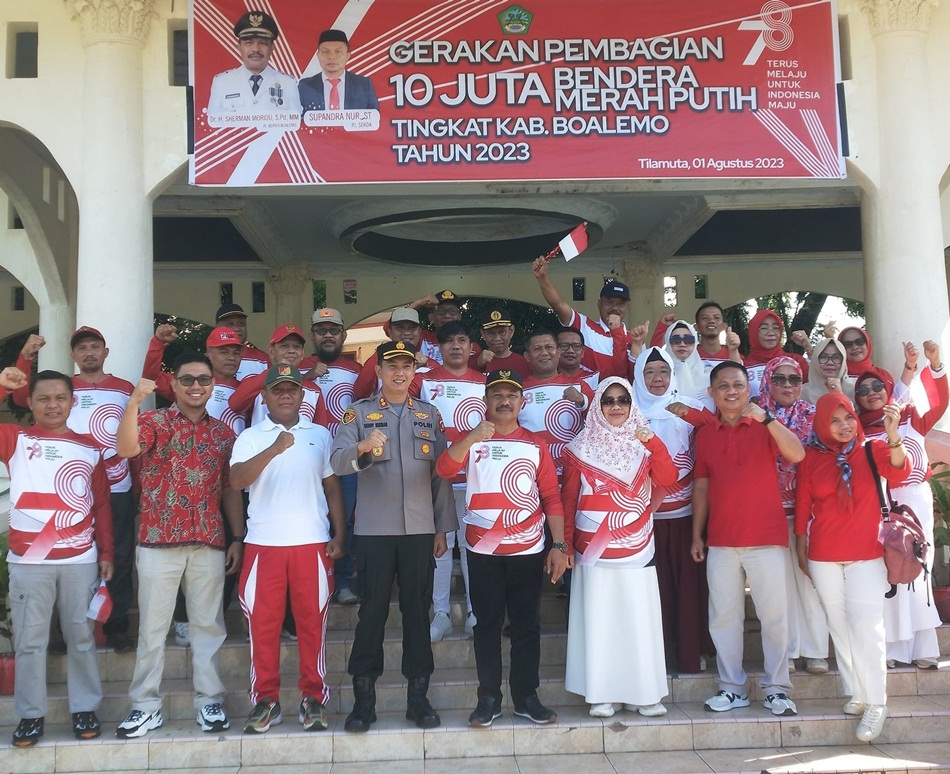 Pencanangan 10 juta bendera merah putih di lingkungan Pemkab Boalemo dipimpin langsung Penjabup Boalemo Sherman Moruidu.(Hms-Kmfo)
