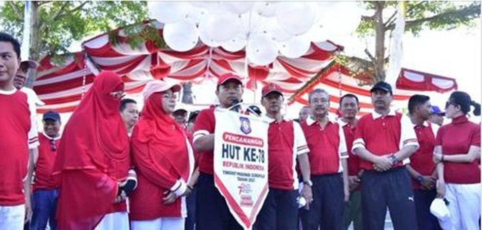 Pelepasan balon merah putih oleh Penjabat Gubernur Ismail Pakaya, didampingi Ketua TP-PKK Fima Agustina, Forkopimda  dan jajaran pimpinan OPD, dalam rangka pencanangan HUT ke-78 Kemerdekaan (F:Alfred)