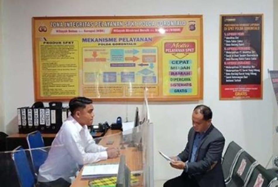 Kuasa Hukum Nelson Pomalingo, Ramdhan Kasim, menyampaikan laporan terhadap Ifana Abdulrahman ke Polda Gorontalo, (istimewa)
