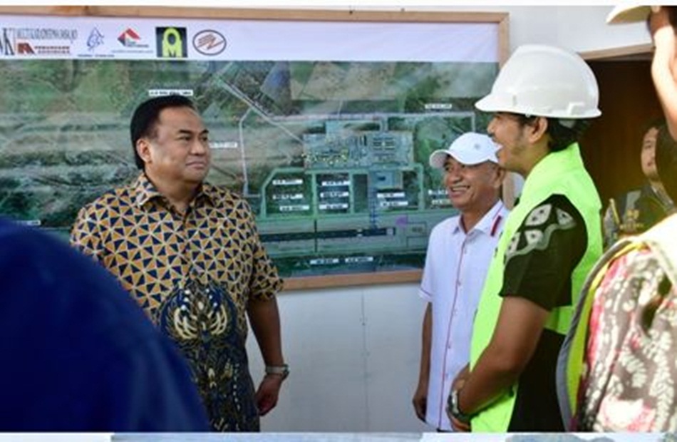 Wakil Ketua DPR RI Rachmat Gobel didampingi Bupati Pohuwato saat  meninjau  proyek stratgeis Nasional Bandara Pohuwato .(hms-Kmfo)