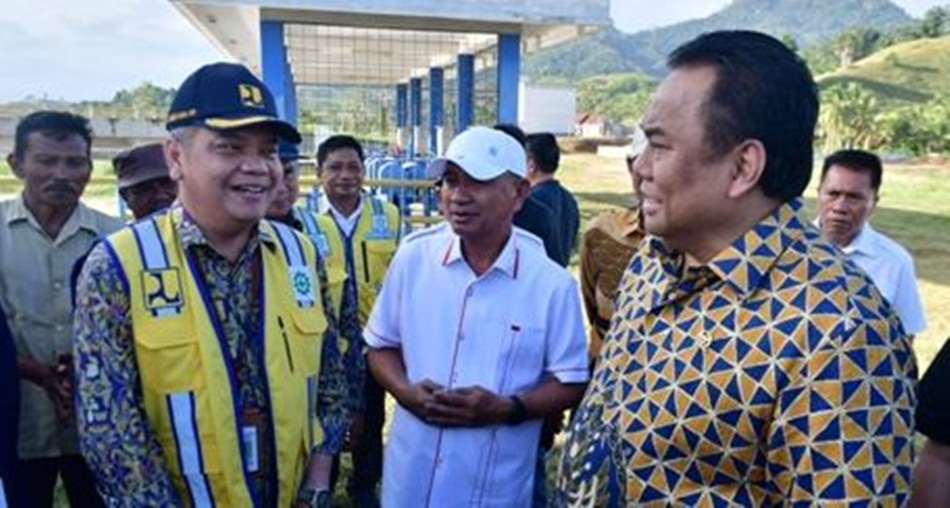 Wakil Ketua DPR RI Rachmat Gobel didampingi Bupati Pohuwato dan Kepala BWS Sulawesi II Gorontalo saat  meninjau dua proyek stratgeis Nasional Bandara Pohuwato dan Bendungan Randangan.(hms-Kmfo)