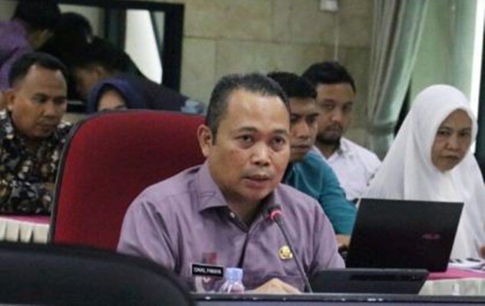 Penjagub Ismail Pakaya saat memaparkan kinerjanya triwulan I ke Kemendagri,  Salah satu bahan evaluasinya terkait sejumlah tautan pemberitaan fiktif yang memiftnah dirinya dengan(kmfo)