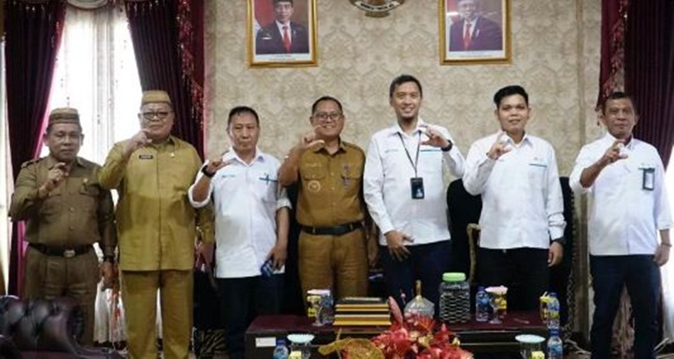 Bupati Gorontalo Utara Thariq Modanggu saat menerima kunjungan PLN Sulutenggo(humas Kmfo)
