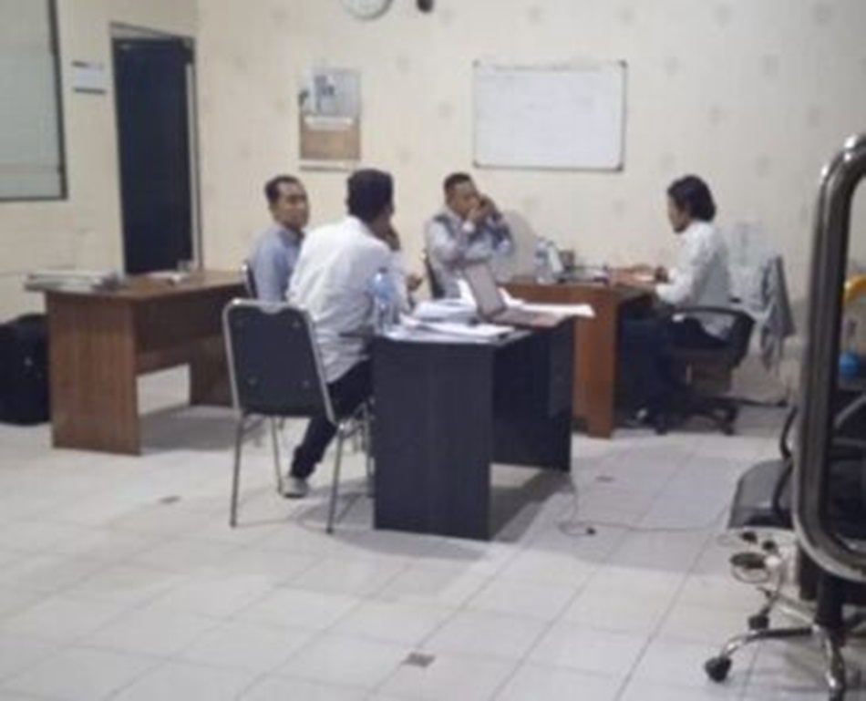 Ketua DPRD kabupaten Gorontalo Syam T Ase saat melapor di Polres Gorontalo.(istimewa)