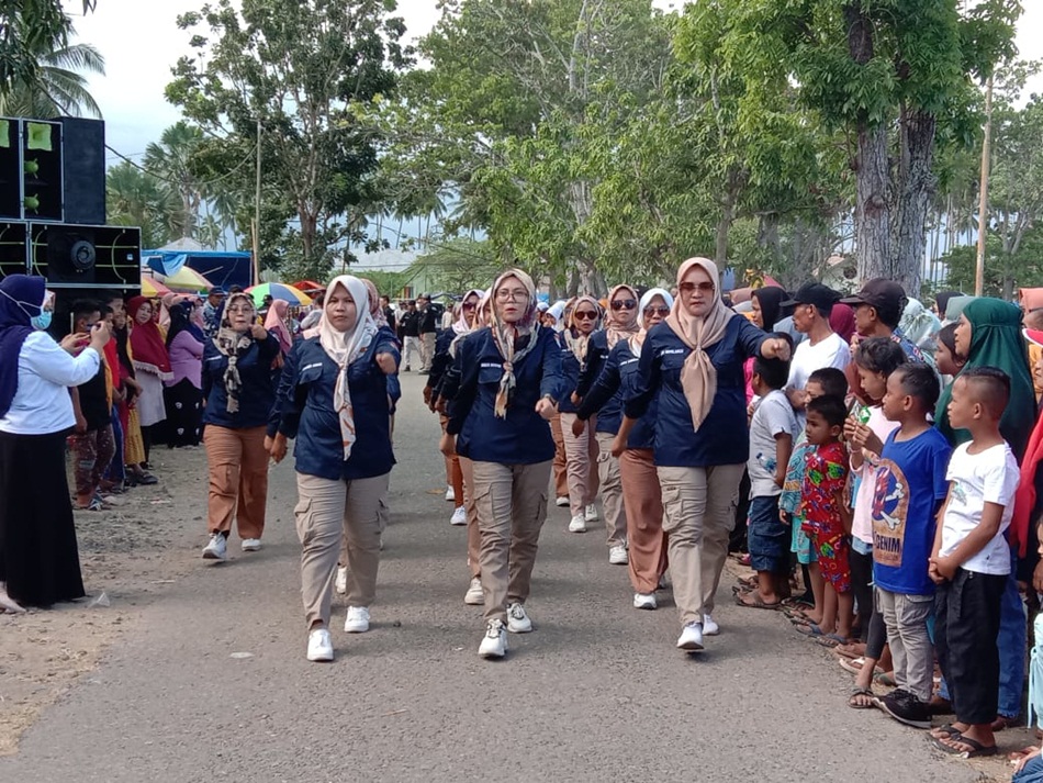 Lomba gerak jalan ramaikan peringatan HUt Kemerdekaan di kecamatan Paguyaman (humas)