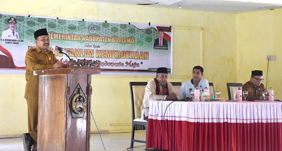 Pj. Bupati Sherman Moridu dalam momentum Majelis Ta&rsquo;lim Kemerdekaan, yang digelar Pemkab Boalemo di Pendopo Kantor Bupati,(hms-Kmfo)