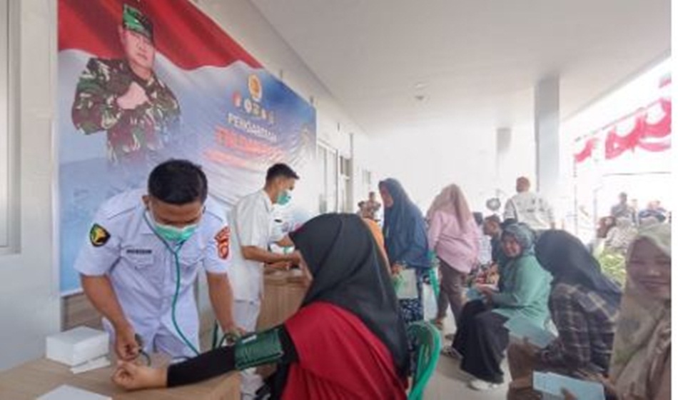 Ratusan masyarakat antusias mengikuti bhakti sosial (Baksos) pengabdian Alumni Akabari 89 yang berlangsung di Rumah Sakit Bhayangkara (hms-pol)