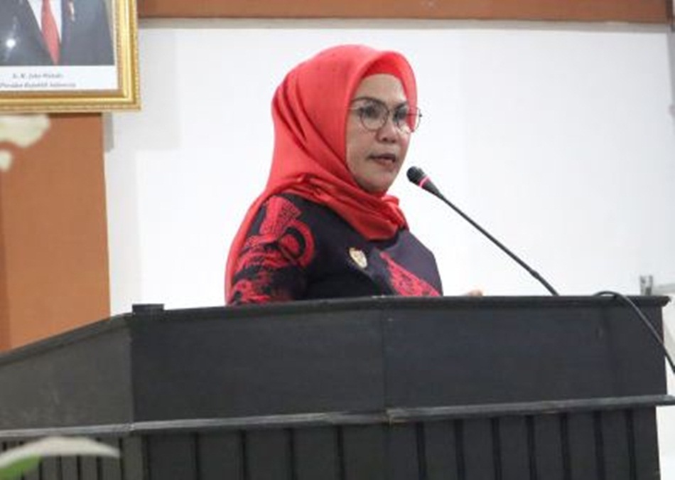 Wabup Merlan S. Uloli, saat menyampaikan sambutan pada rapat paripurna Ranperda Perubahan APBD Kabupaten Bone Bolango   Tahun 2023, di ruang sidang DPRD Bone Bolango, Jumat (25/8/2023). (F.AKP/Diskomi