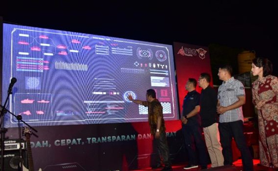 Penjabat Gubernur Ismail Pakaya saat melaunching aplikasi Samsat Link oleh Badan Keuangan Provinsi Gorontalo di halaman Kantor   Samsat Kota Gorontalo,. (FOTO &ndash; Nova)