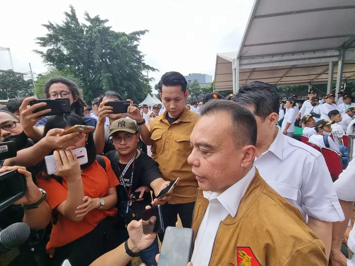 Ketua Harian DPP Partai Gerindra Sufmi Dasco Ahmad di Lapangan Bola Kebon Jeruk, Jakarta Barat, Minggu (18/6). (Muhammad Ridwan/JawaPos.com)