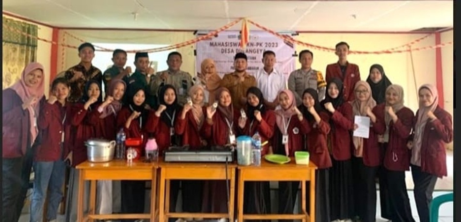 Mahasiswa KKN Profesi Kesehatan Universitas Negeri Gorontalo (UNG) Desa Dulangeya Kecamatan Botumoito Kabupaten Boalemo.(Istimewa)