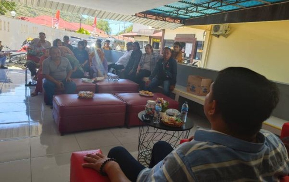 Suasana saat Polresta Kota Gorontalo mediasi dua kubu yang bertikai soal lahan parkir.(F:hms-pol)