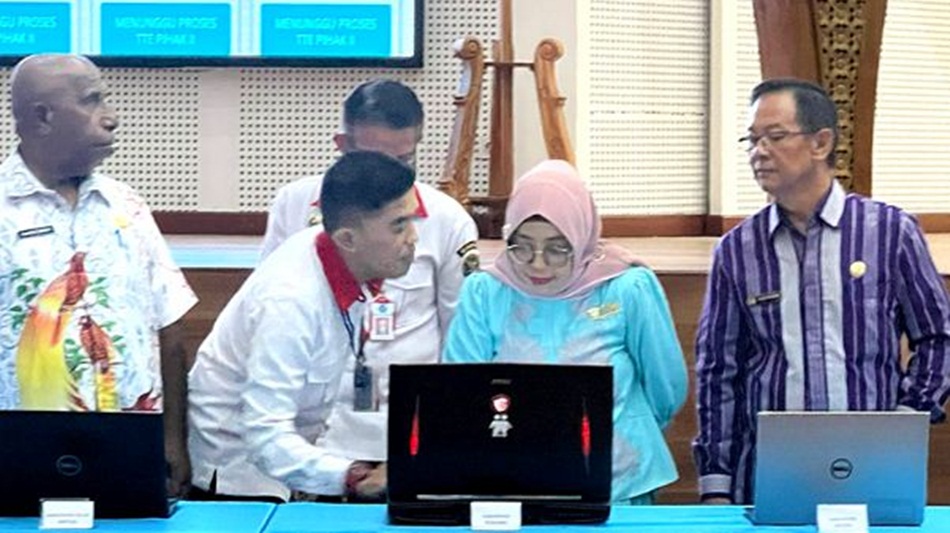 Kepala Dinas Kominfo Statistik dan Persandian Ulkia Kiu mewakili Pemerintah Daerah Kabupaten Boalemo, melakukan penandatanganan Perjanjian Kerja Sama (PKS) dengan Badan Siber dan Sandi Negara (BSSN)