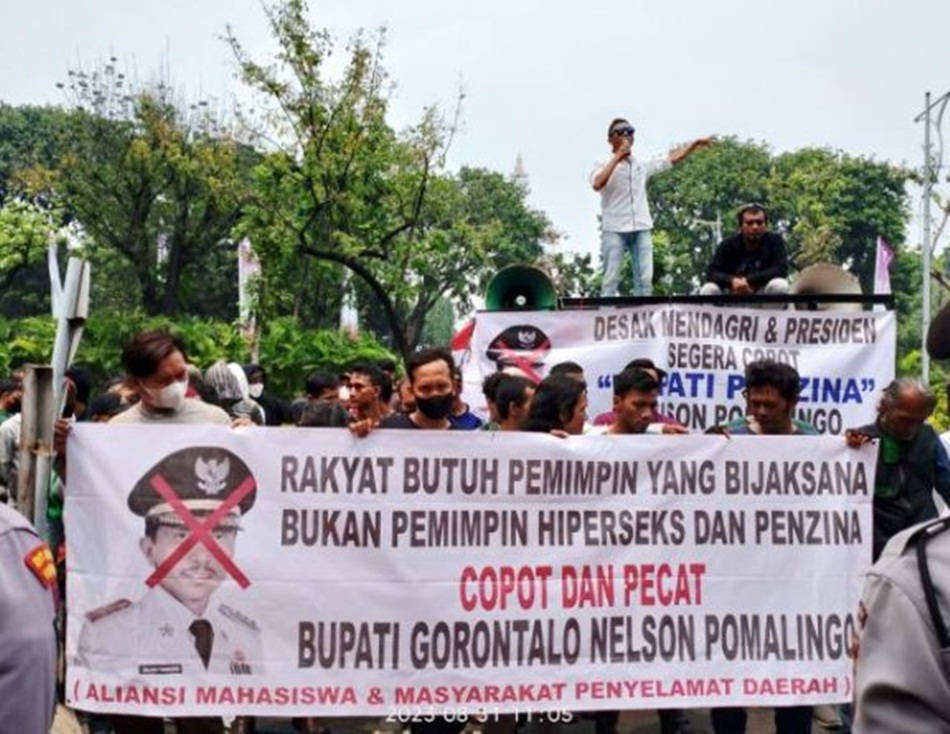Aksi Demo AMMPD di depan gedung Kemendagri (foto:istimewa)