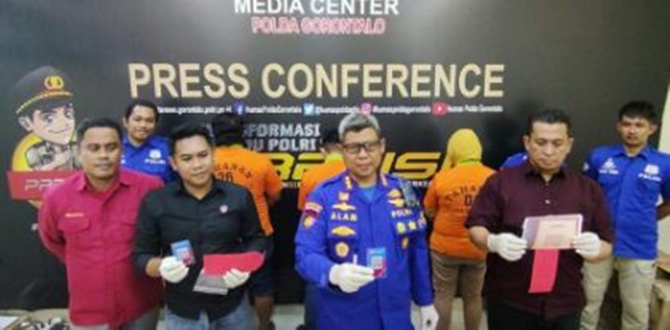 Dir Polairud Kombes Pol. Saiful Alam, SH, SIK, MH,melaksanakan gelar Perkara, melalui press release yang dilaksanakan di Ruang Conference Bid Humas Polda Gorontalo.(F:hms-pol)