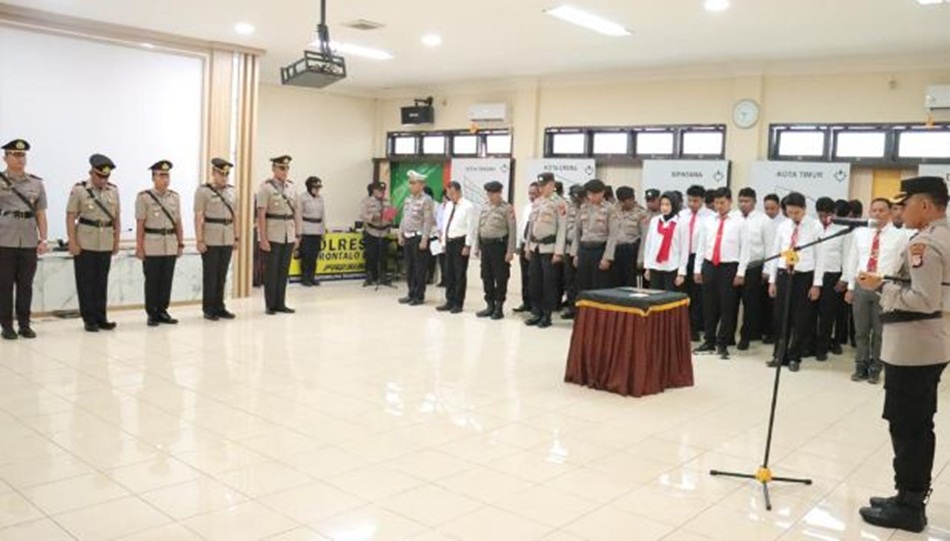 Kapolresta Gorontalo pimpin serah terima jabatan Kasat Narkoba, Kapolsek Kota Utara Dan Kapolsek KPG.(F; hms-pol)