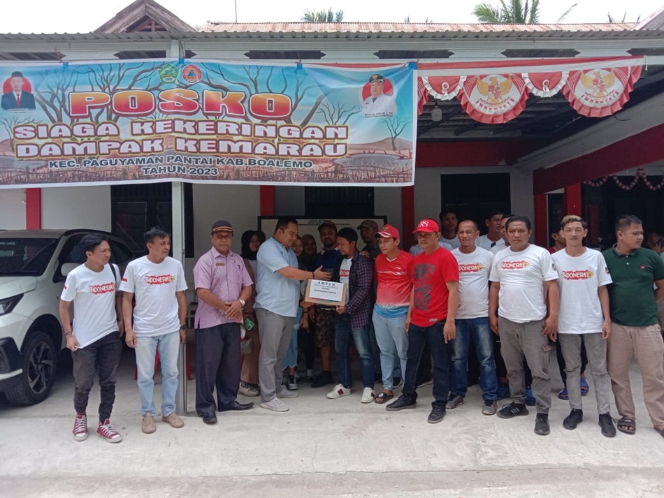Aliansi AMPUH dan Lazismu Boalemo  membantu warga Desa Warga    Apitalawu dan Desa Lito Kecamatan Paguyaman Kabupaten Boalemo.(Cili)