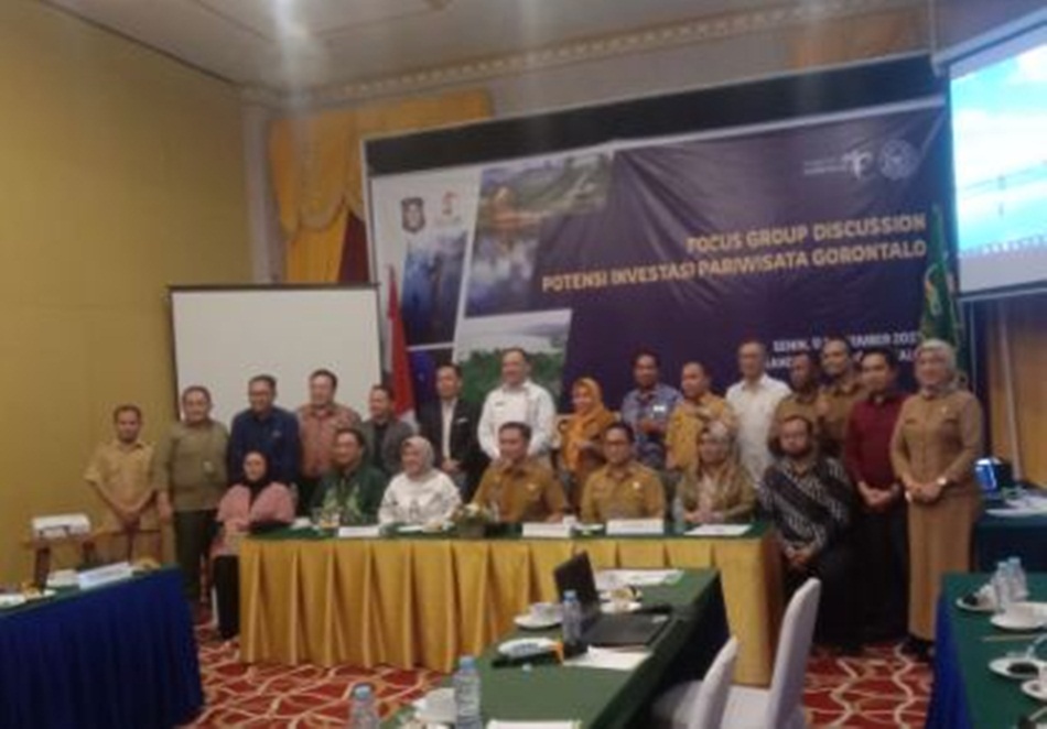 Foto bersama usai kegiatan Focus Group Discussion (FGD) yang berlangsung di Grand Q   Kota Gorontalo, Senin (11/09/2023). (F:Iist)