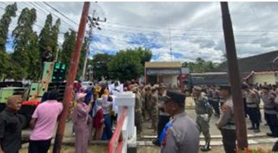 aksi demo warga Dileato di kantor Bupati Boalemo (F:hms-pol)