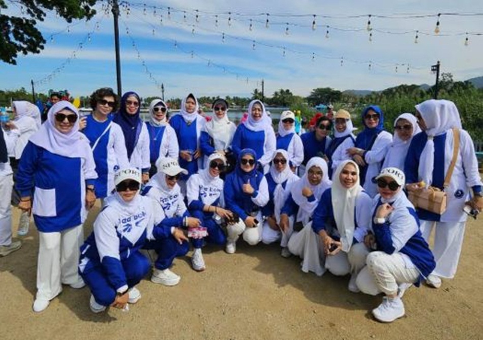 IWAPI Gorontalo menggelar jalan sehat bersama yang mengambil star dari Kantor Bupati Bone Bolango dan  finish di Danau Perintis (Kmfo)
