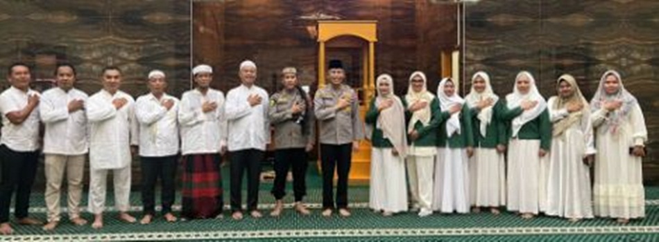 rombongan Jambore Nasional Dai Desa Madani Parmusi 2023 yang akan mewakili Polda Gorontalo. Resmi dilepas Karo SDM Polda Gorontalo (hms-Pol)