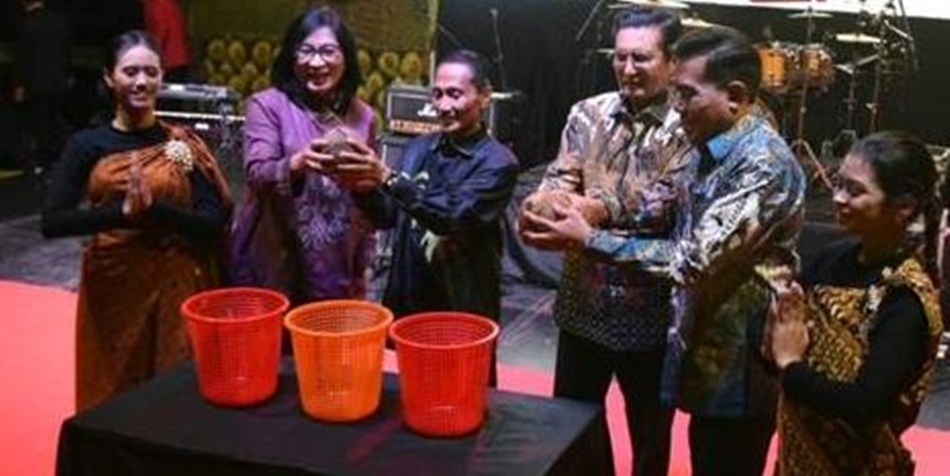Pembukaan World Coconut Day (WCD) atau Hari Kelapa Sedunia tahun 2023 berlangsung di halaman kantor Bupati Gorontalo.(F:Kmfo)