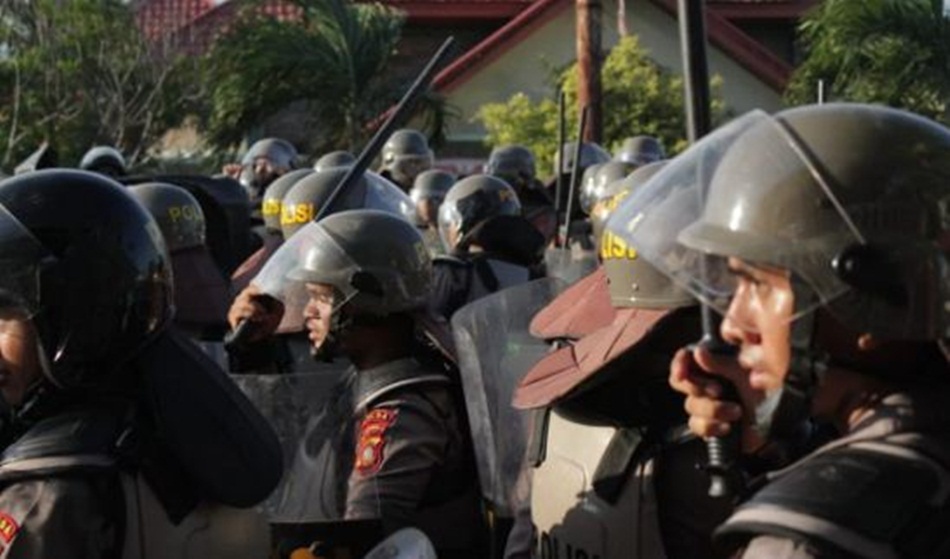 aparat kepolisian saat mengamankan aksi demo (Ilustrasi)