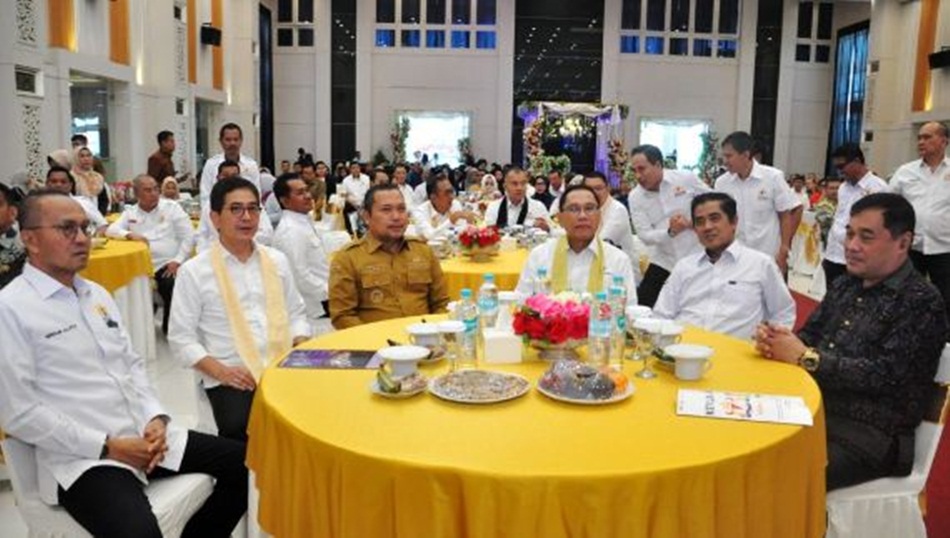 Pembukaan Forum Bisnis Indonesia dan Rakorwil Kadin Sulawesi.humas)