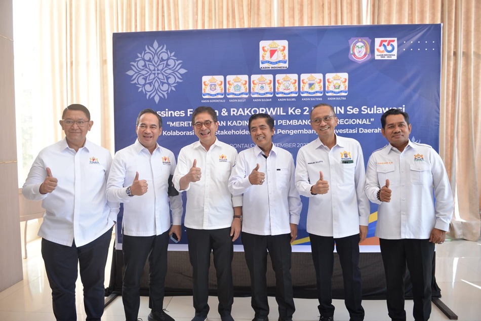 Momen Ketua Umum Kadin Indonesia Arsjad Rasjid dan Yukki Nugrahawan Hanafi (Plt) Harian Kadin Indonesia menghadiri Forum Bisnis dan Rakorwil Kadin Sulwesi. (Akbar/Dok. Kadin)