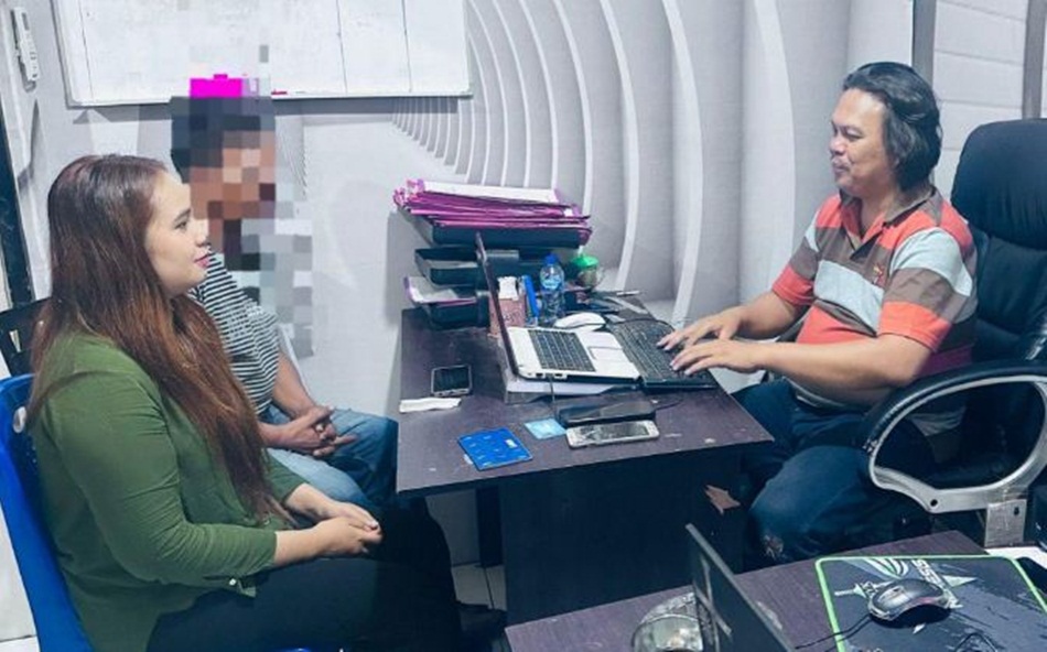 YP (46), seorang salesman yang berdomisili di Jalan Gelatik, Kelurahan Heledulaa Utara, Kecamatan Kota Timur, Kota Gorontalo saat menjalani pemeriksaan di Polresta Kota Gorontalo.(hms-pol)