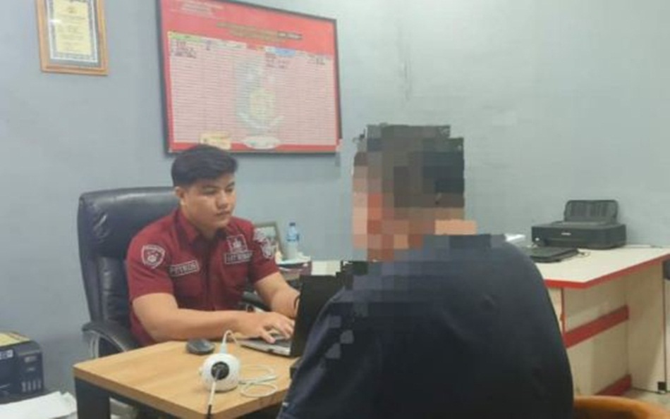 Kasatpol PP Kota Gorontalon saat menjalani pemeriksaan di Polresta Gorontalo Kota.(F:hms-pol)