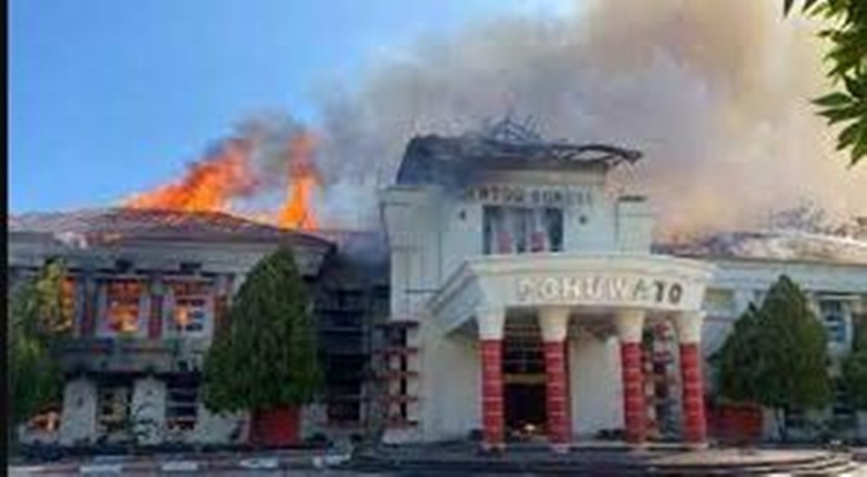 Kondisi Kantor Bupati di Kabupaten Pohuwato,saat terjadinya aksi pembakaran (F:ist)