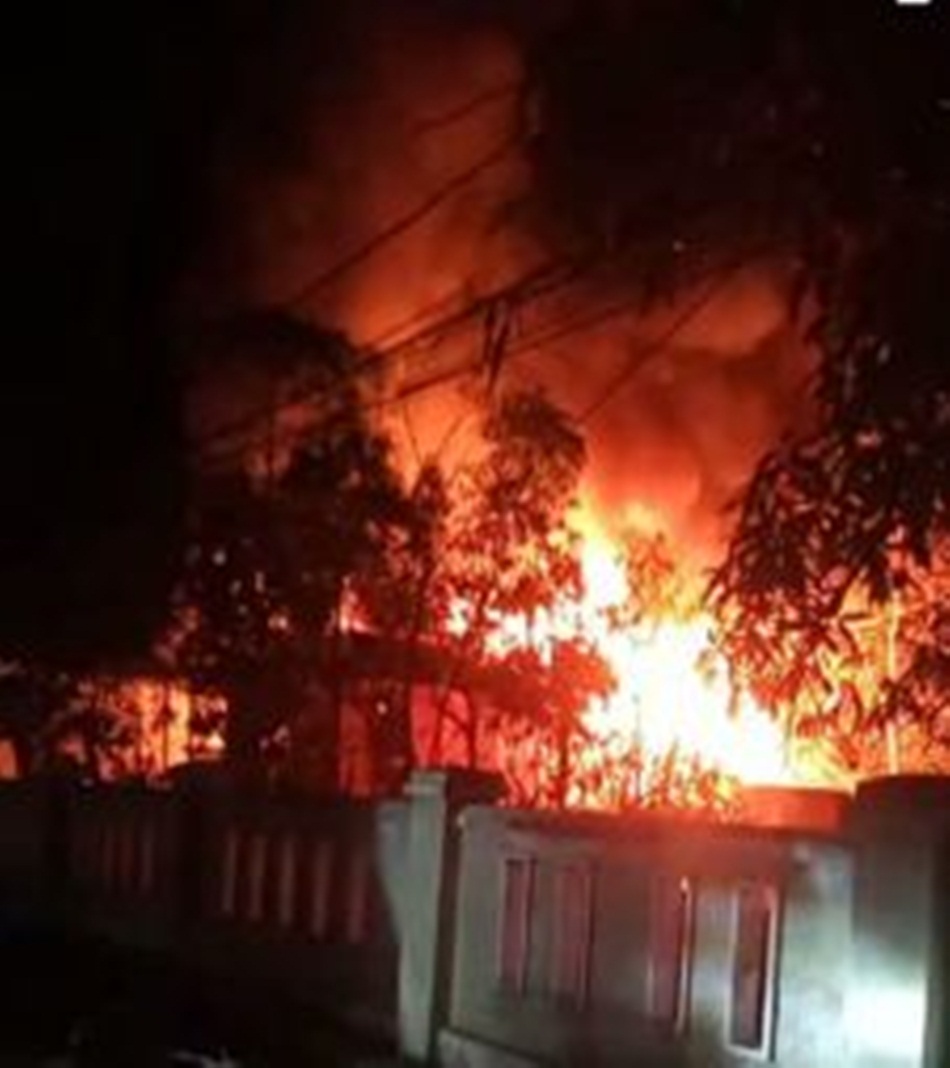 Kebakaran yang menimpa sebuah rumah di Yosenegoro Limboto Barat (F:ist)