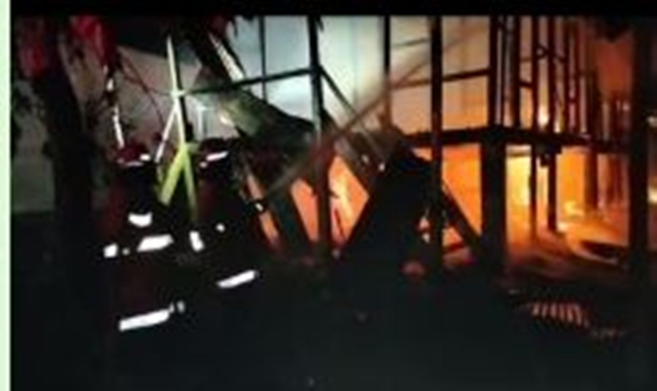 siatuasi kebakaran yang melanda sebuah rumah di Yosenegoro Limboto (Ist)
