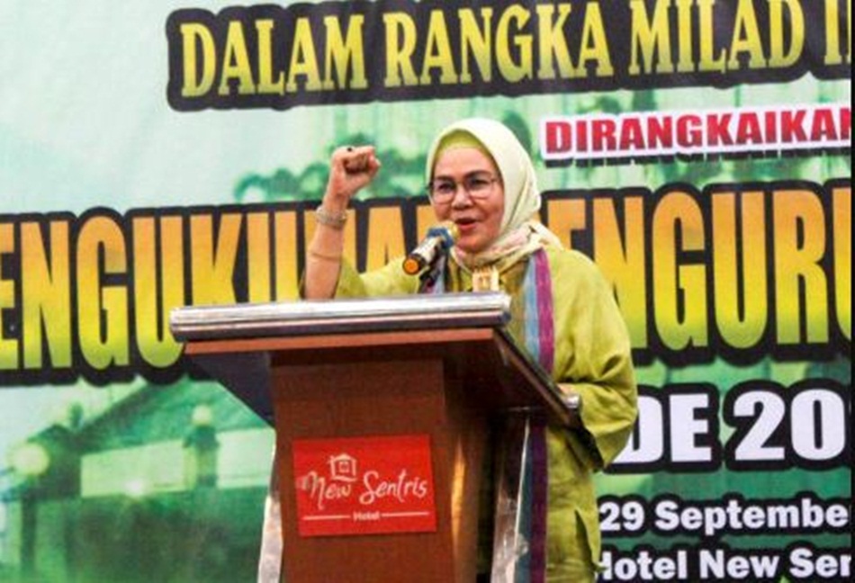 Wabup Merlan S. Uloli saat memberikan sambutan pada puncak peringatan HUT ke-2 IKA SMANKAB yang dilaksanakan di New Sentris Hotel, Kota Gorontalo (F.Yudi/Sespri Wabup)
