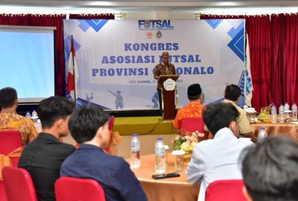 Staf Ahli Gubernur Bidang Kemasyarakatan dan SDM Yosep Koton saat membuka Musyawarah Pemilihan Ketua AFP Gorontalo 2023-2027, di Ballroom Hotel Damhil, Kota Gorontalo, Jumat (6/10/2023). (Foto : Nova)