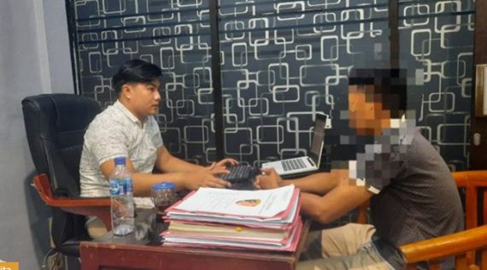 pelaku dugaan penggelapan dan Pengalihan Objek Jaminan Fidusia saat diperiksa aparat (Hms-pol)
