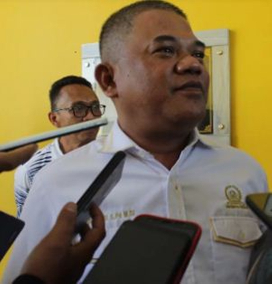 Ketua DPRD Pohuwato Nasir Giasi saat diwawancarai Wartawan(Ist)