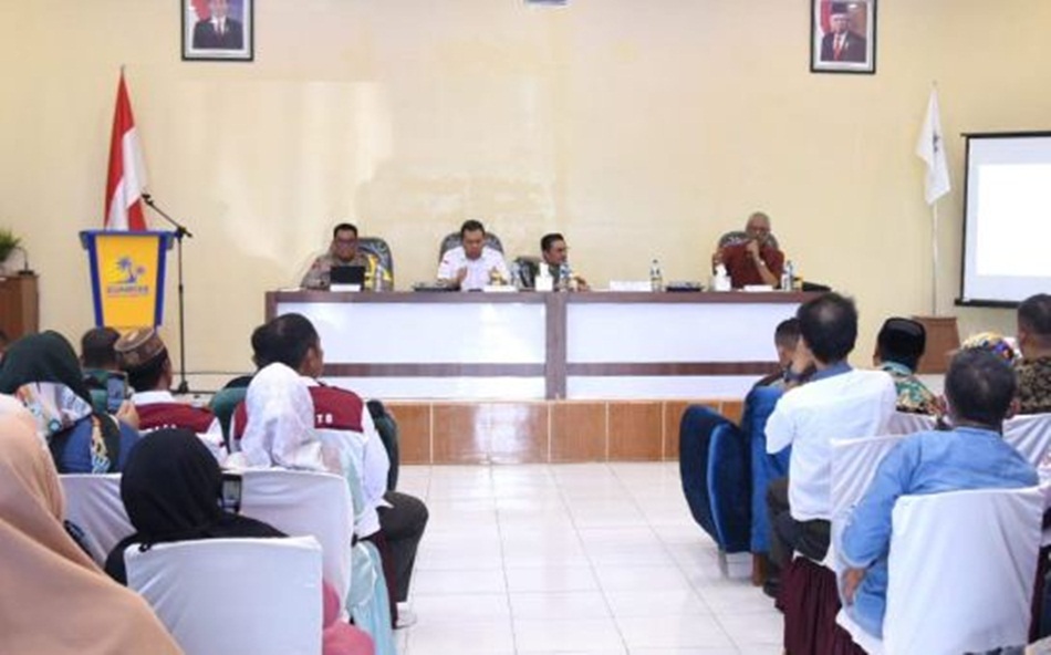 Suasana sosialisasi tahapan tali asih untuk penambang yang dipimpin oleh Penjaga Gorontalo, Ismail Pakaya, di Hotel Sunrise Marisa, Kabupaten Pohuwato, Rabu (18/10/2023). (Foto : Haris)