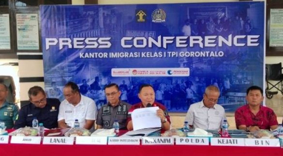 Imigrasi Gorontalo gelar konferensi pers soal status Keimigrasian 25 TKA di PLTU Tanjung Karang (F:ist)