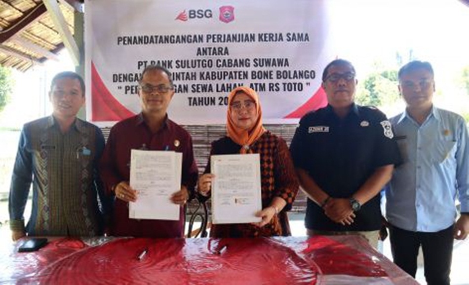 Sekda Ishak Ntoma, selaku Pengelola Barang Milik Daerah, dan Branch Manager PT. Bank SulutGo Cabang Suwawa Yuningsih Gobel, menandatangani PKS sewa lahan untuk ruangan ATM di RSUD Toto Kabila, di RM.