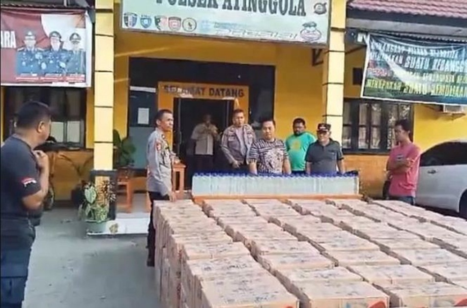 Polsek Atinggola berhasil amankan penyeludupan miras jenis Cap Tikus berasal Sulawesi  Utara.(F:hms-pol)