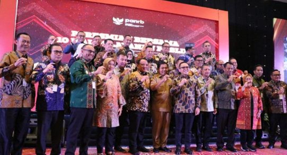 Penjagub Gorontalo Ismail Pakaya saat menghadiri peresmian 10 Mal Pelayanan Publik   (MPP) di gedung Assebly Hall Hotel Bidakara di Jakarta Selatan.(zakir)