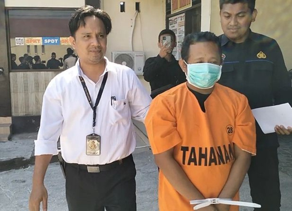 pelaku yang diduga terlibat dalam permainan judi togel saat ini ditetapkan tersangka oleh Satreskrim.(hms-pol)