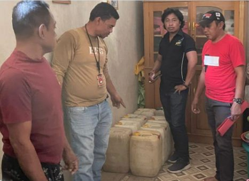 Barang bukti miras cap tikus yang berhasil diamankan Polres Pohuwato dan jajarannya.(F:hms-pol).