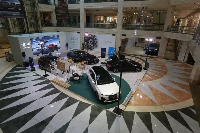 Joy Is Electric, BMW tampilkan line-up kendaraan listrik mewahnya di Jakarta. (Chongky)
